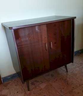 Fernsehschrank aus den 60er Jahren - turnthetime.de