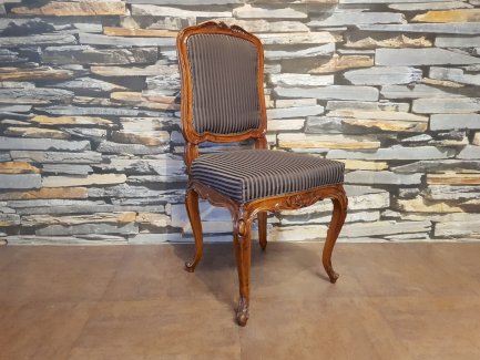 Barock Stuhl aus Nussholz um die Zeit 1750-70 - turnthetime.de