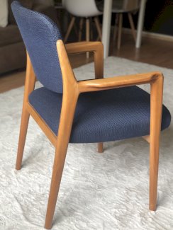 Vintage Teak Sessel mit blauen Polster und Armlehnen - turnthetime.de