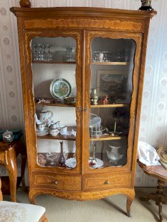 große Vitrine mit 2 Glastüren - Chippendale / Barock Stilmöbel (Shabby Chic) - turnthetime.de