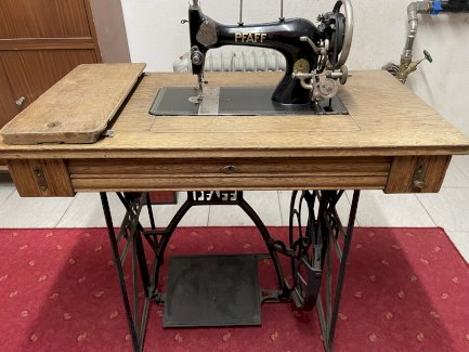 PFAFF Nähmaschine (antik) - turnthetime.de