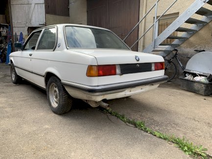 BMW 320 6 Zylinder E21 aus 2. Hand - turnthetime.de