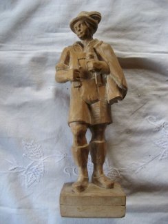 Wanderer Pfeifenraucher, echte geschnitzte Holzfigur, Figur aus Holz