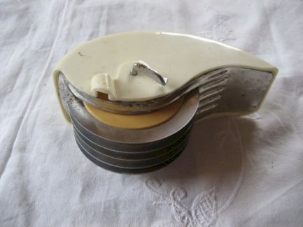 50er Jahre Küchenhelfer Schneidboy Allesschneider Beige gut erhalten von Ritter Vintage