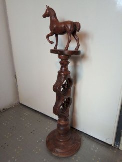 Zu verkaufen schöne dekorative holzschnitzstatue eines pferdes!