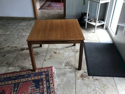 Tische aus Teakholz | Gepflegter Zustand - turnthetime.de