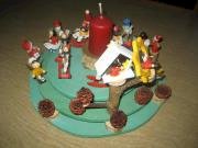 Adventskranz aus Holz mit schönen Figuren! - turnthetime.de