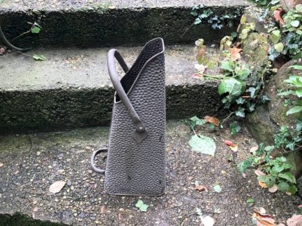 Kohlenschütte / Schirmständer