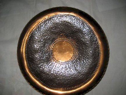 uralte massive Kupferschale Schale Kupferteller Kupfer Teller mit Standfüßen Rarität, Vintage Antik - turnthetime.de