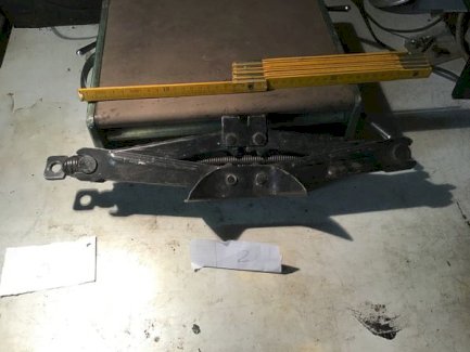 Verschiedene Wagenheber - turnthetime.de