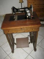 uralte, antiquarische Nähmaschine von Knoch, ca. 1930; als Telefonablage, Fernsehtisch