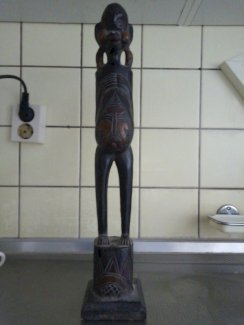 Zu verkaufen, intakte, schöne, handgeschnitzte Afrikanische holzstatue!