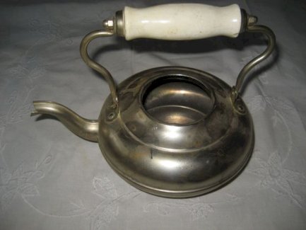 alter Wasserkessel Flötenkessel aus Edelstahl ca. 500 ml - turnthetime.de