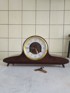 Zu verkaufen, schöne, alte, kleine Kaminuhr! - turnthetime.de