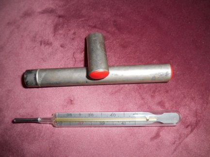 alter Fieber- Thermometer - Behälter