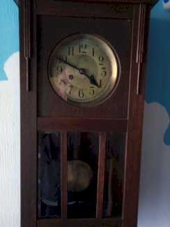 Zu verkaufen schöne alte, Holländische, hölzerne, intakte wanduhr! - turnthetime.de