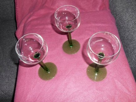 3 alte hohe Weingläser antik grüner Stiel, Jugendstil ca. 1920 Eleganz im Alter 25 EUR