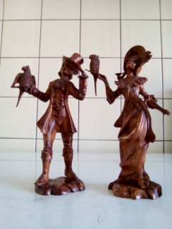 Zum verkauf stehen zwei alte wunderschöne figuren im Dickens-stil!